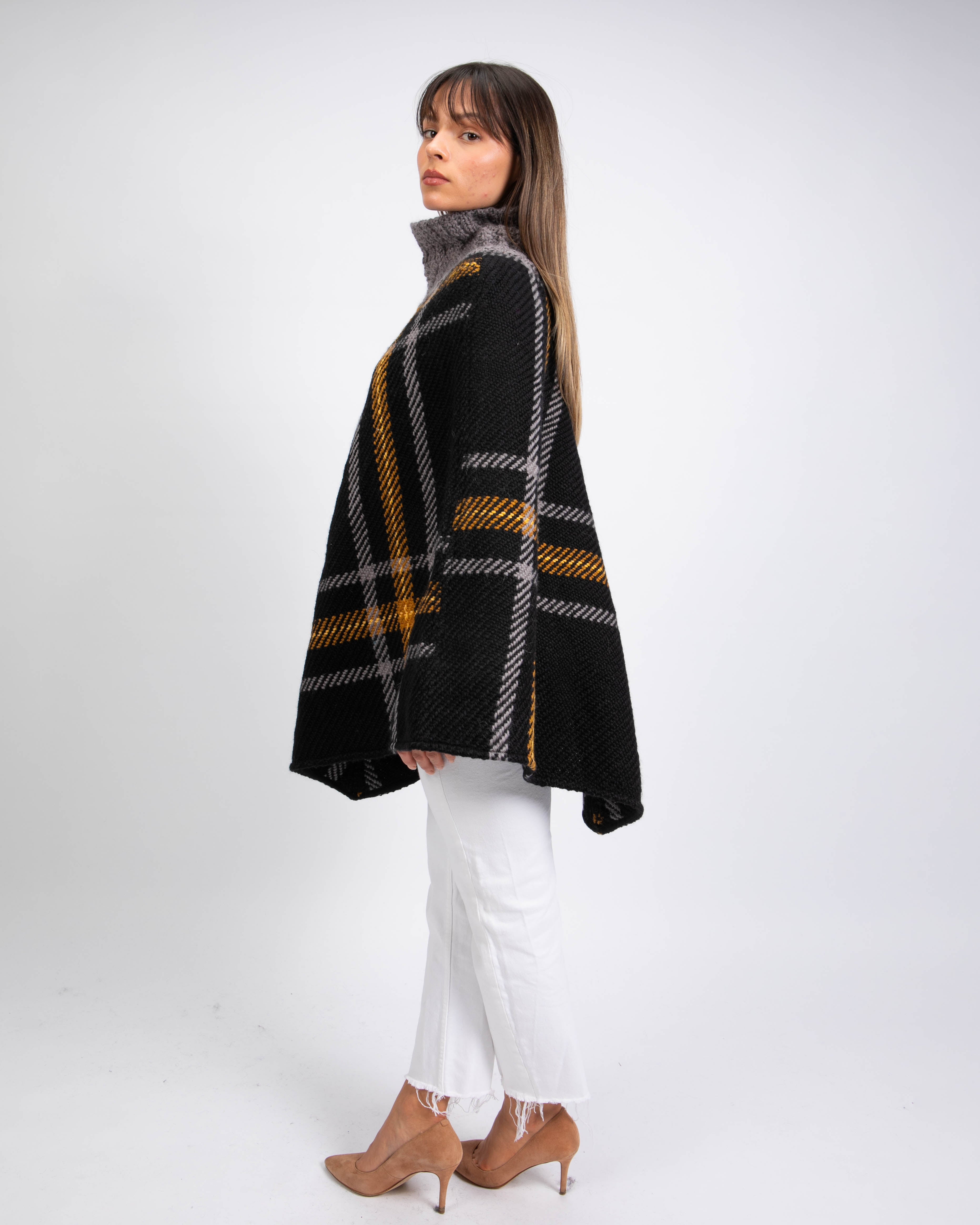 Poncho com gola quadrada amarela